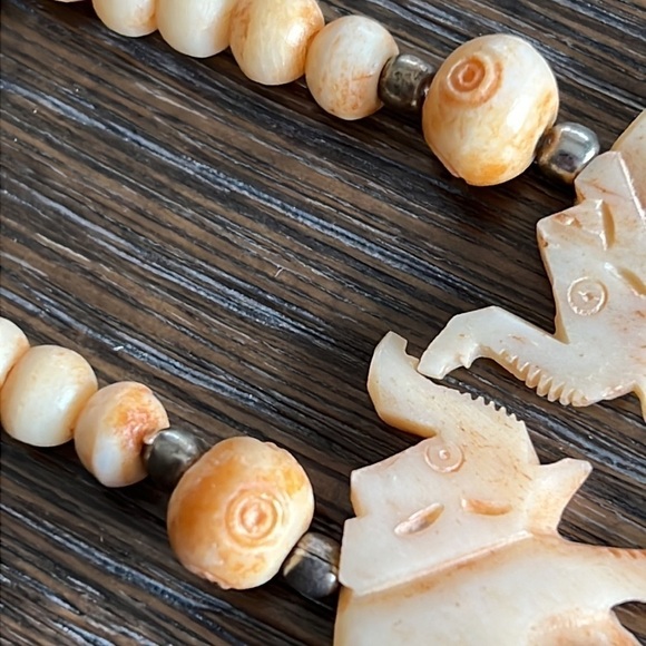 Hand Crafted authentic carved bone beads necklace with agathe & elephant - Picture 12 of 13